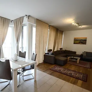 Apartment - High-quality In The Heart Of 3, Stuttgart