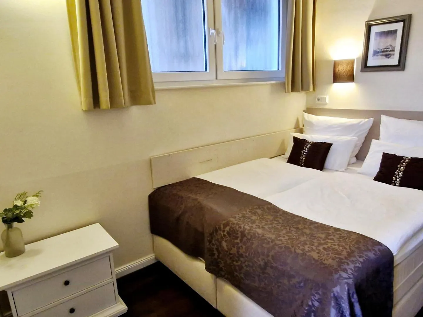 List Five - Your British Guesthouse Stuttgart Apartment